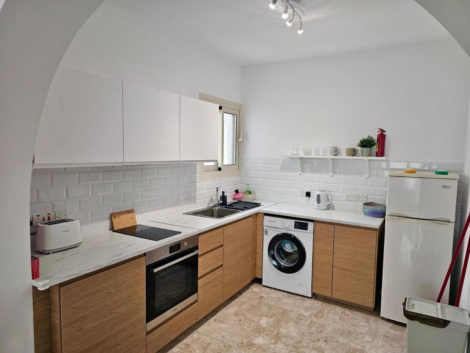 Margarita 110 Apartment Пафос Екстериор снимка